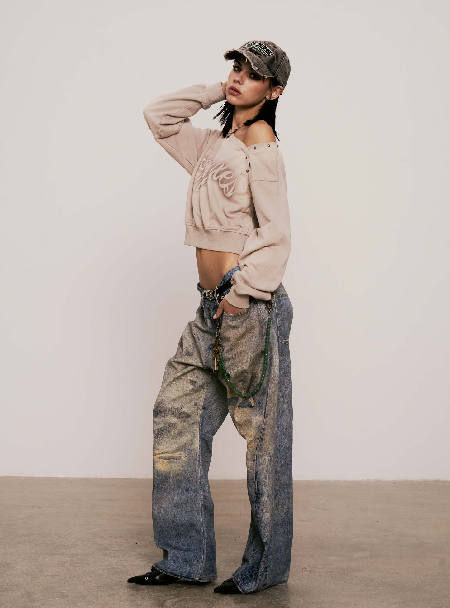 
                  
                    Off-Shoulder Washed Sweatshirt Beige【L25-43BE】
                  
                