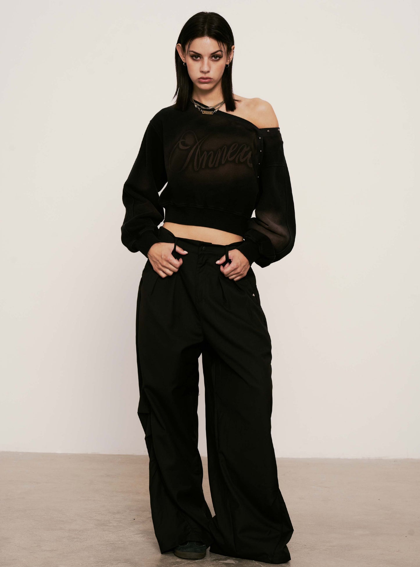 
                  
                    Off-Shoulder Washed Sweatshirt Black【L25-43BK】
                  
                