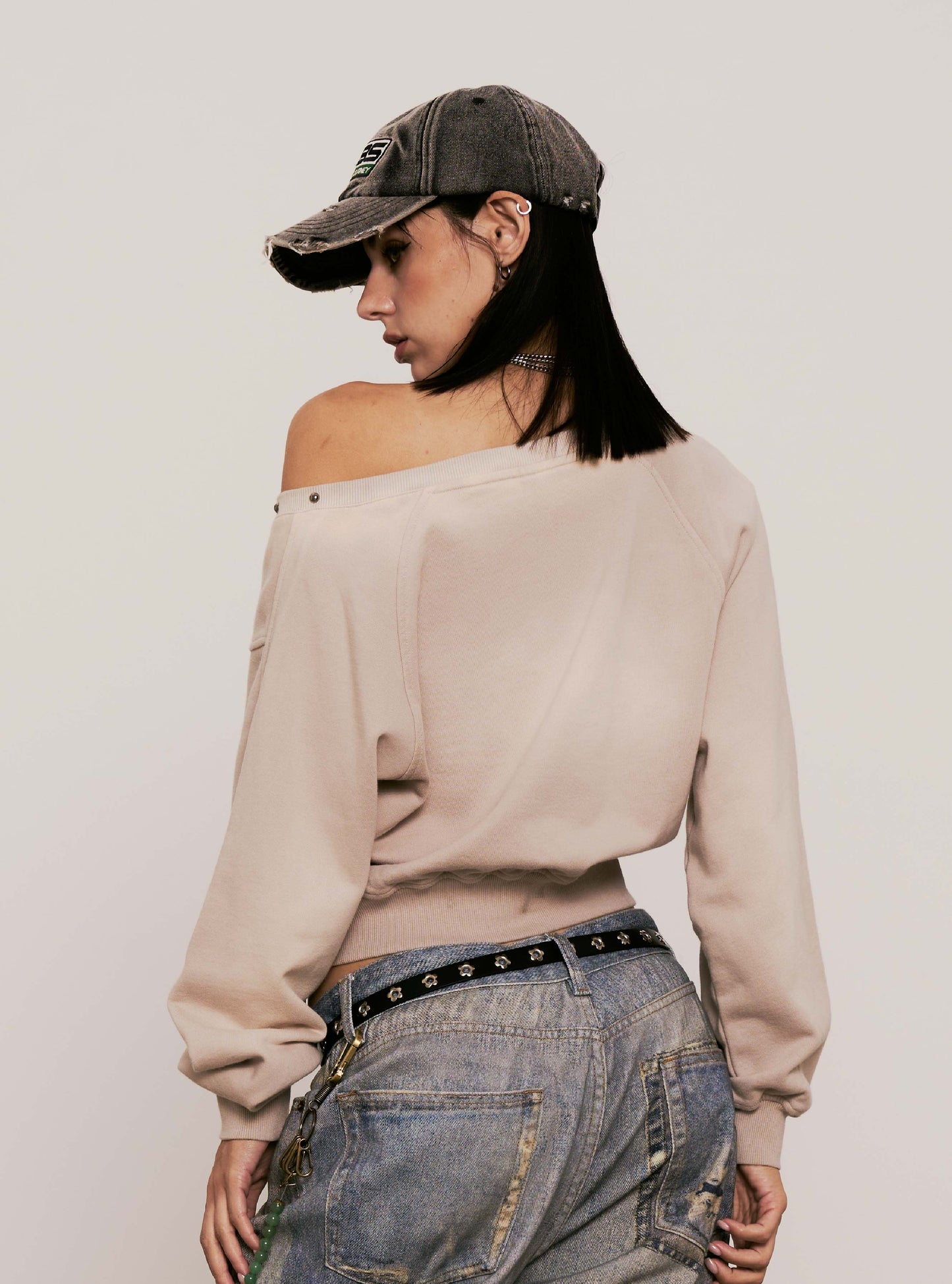 
                  
                    Off-Shoulder Washed Sweatshirt Beige【L25-43BE】
                  
                