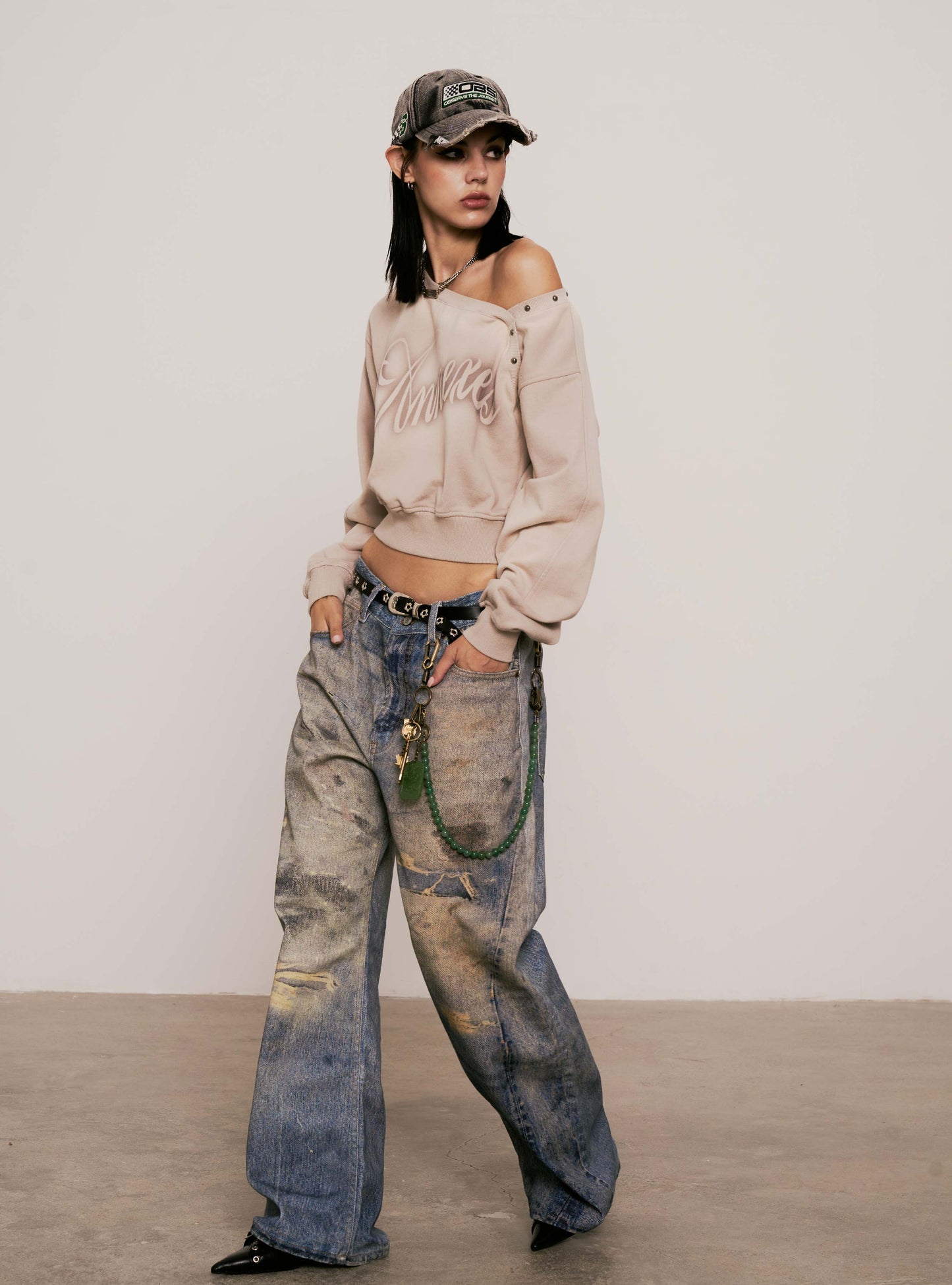 
                  
                    Off-Shoulder Washed Sweatshirt Beige【L25-43BE】
                  
                