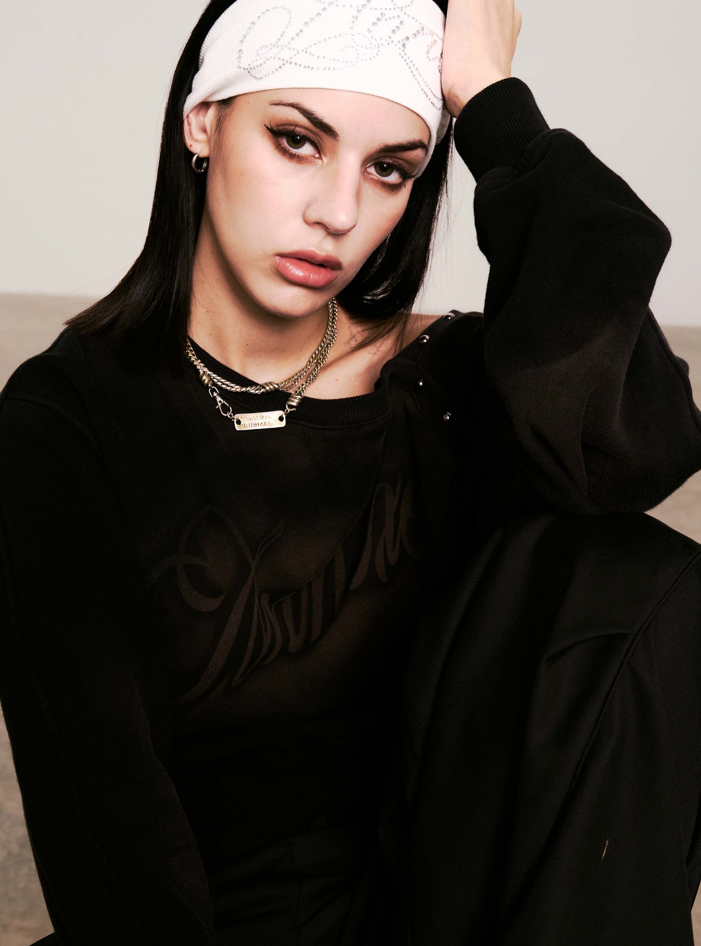 
                  
                    Off-Shoulder Washed Sweatshirt Black【L25-43BK】
                  
                