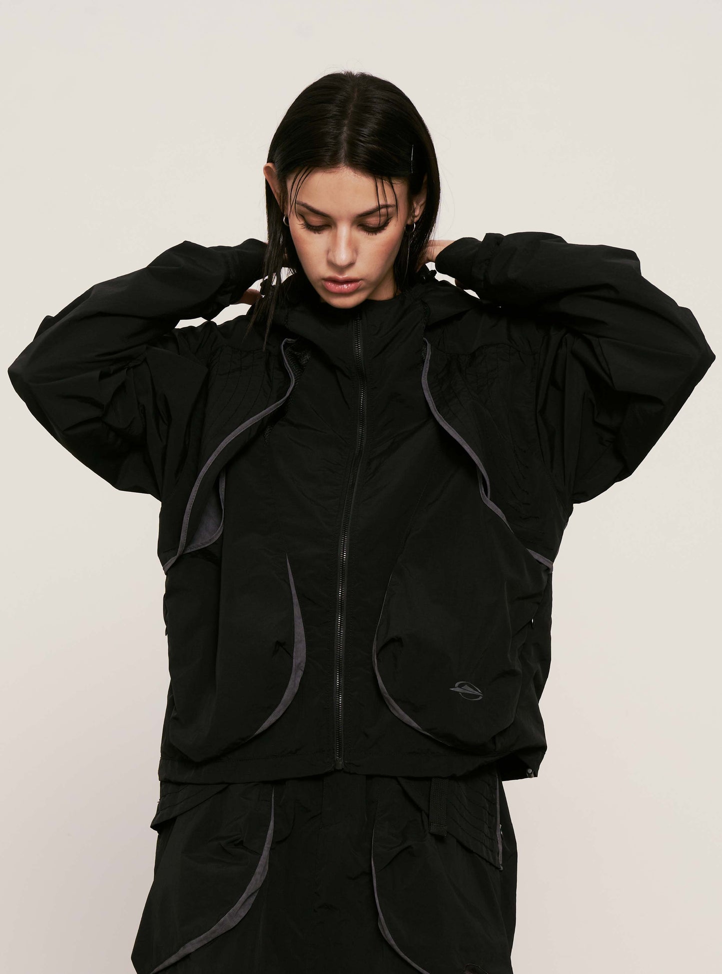 
                  
                    Paneled Lightweight Hooded Jacket Black【L25-39BK】
                  
                