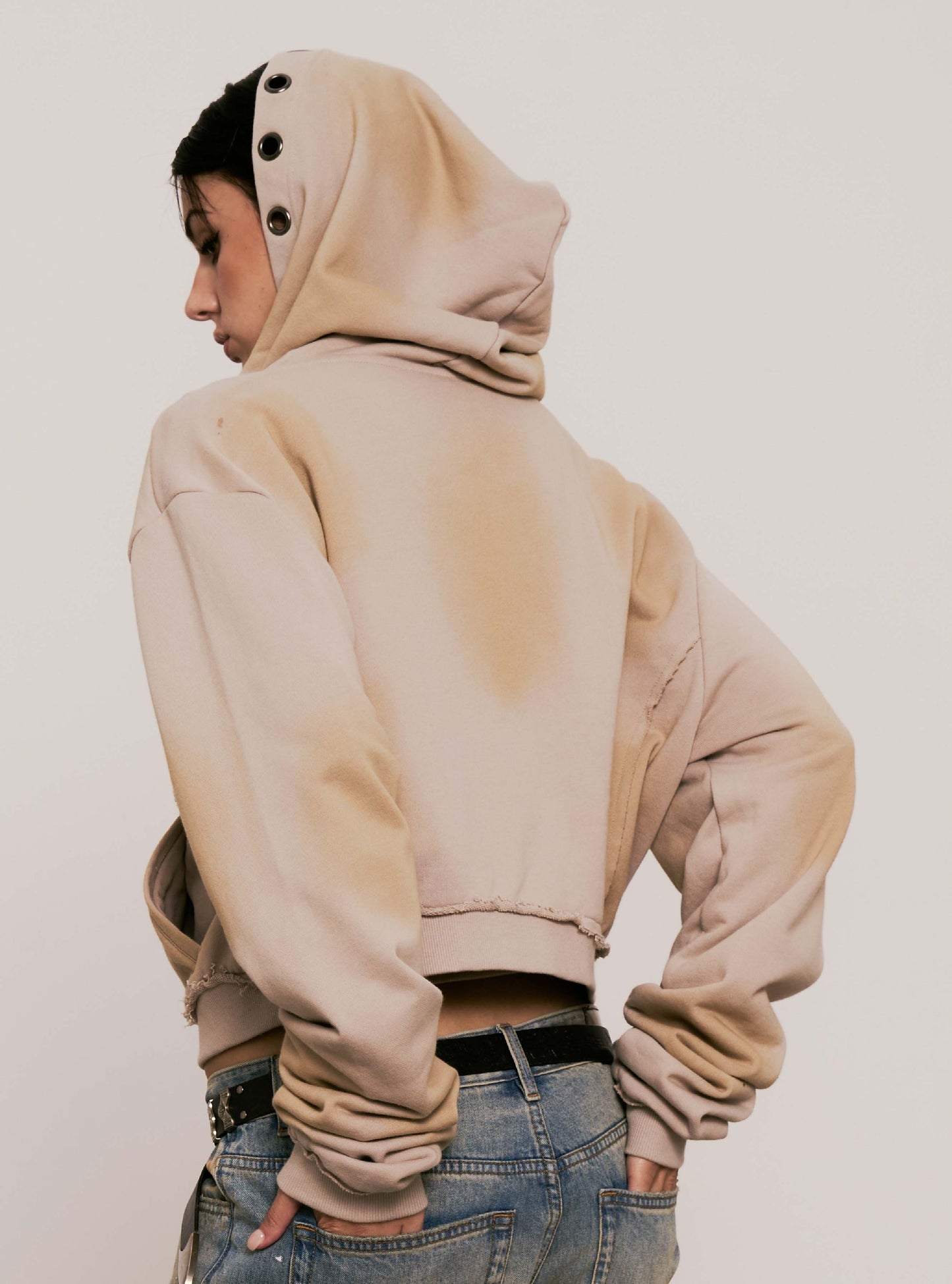 
                  
                    Graphic Cropped Zip-up Hoodie Beige【L25-45BE】
                  
                