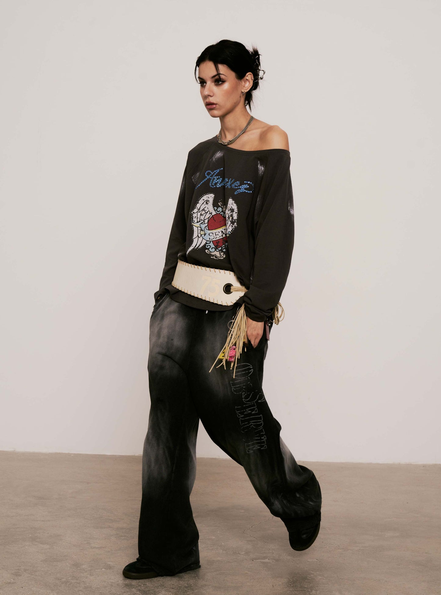 
                  
                    Wings Off-Shoulder Tee Grey【L25-T12GY】
                  
                