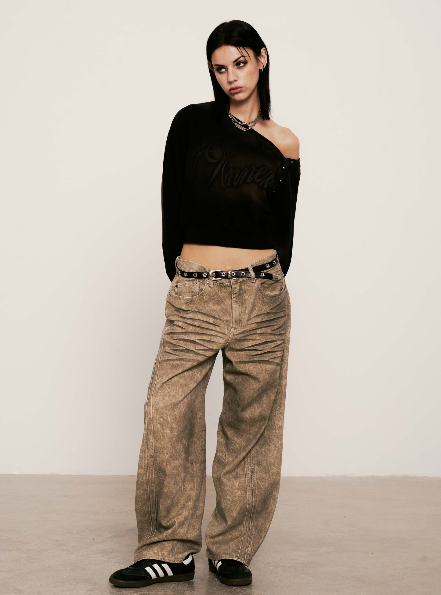 
                  
                    Off-Shoulder Washed Sweatshirt Black【L25-43BK】
                  
                