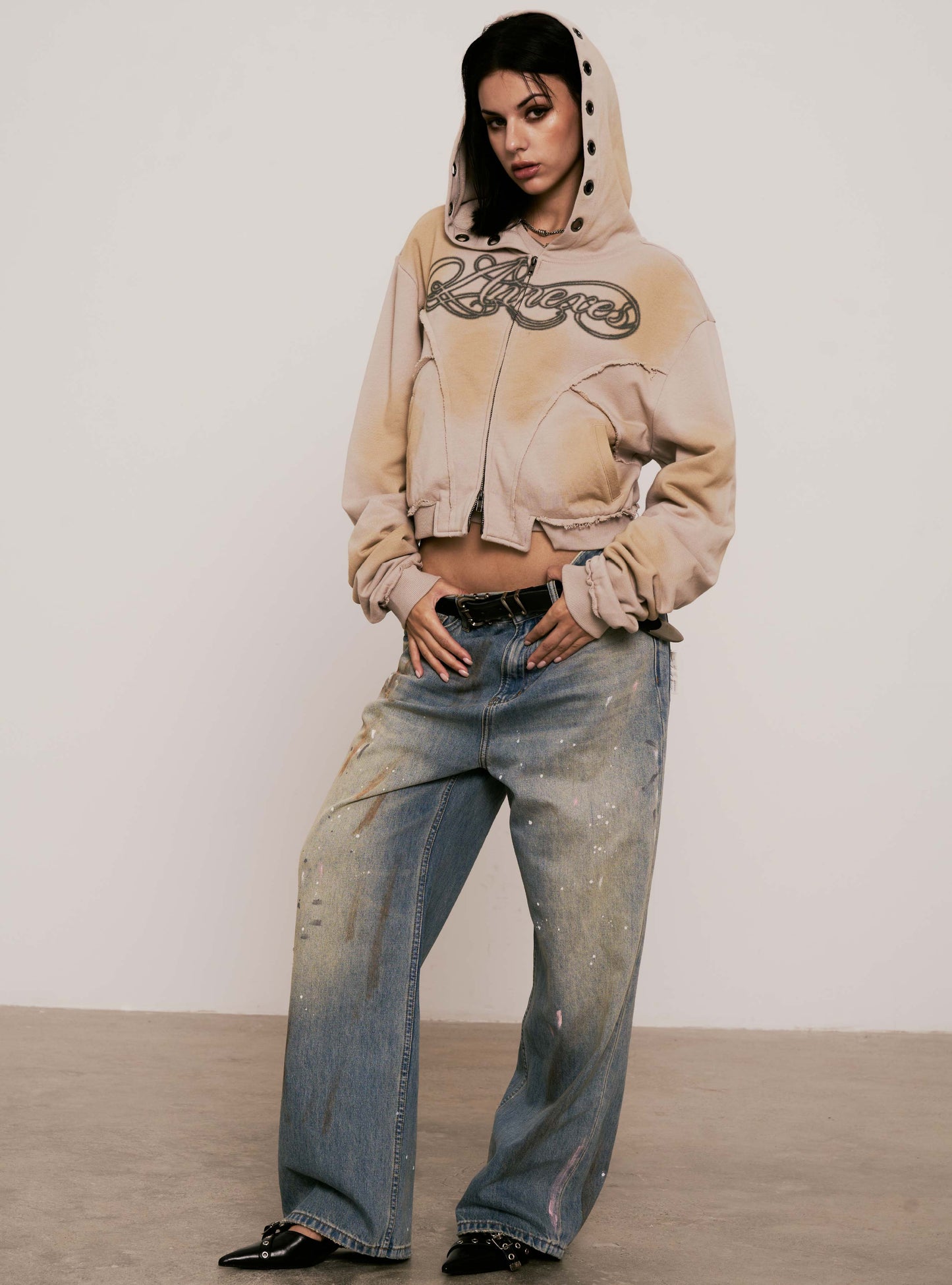 
                  
                    Graphic Cropped Zip-up Hoodie Beige【L25-45BE】
                  
                