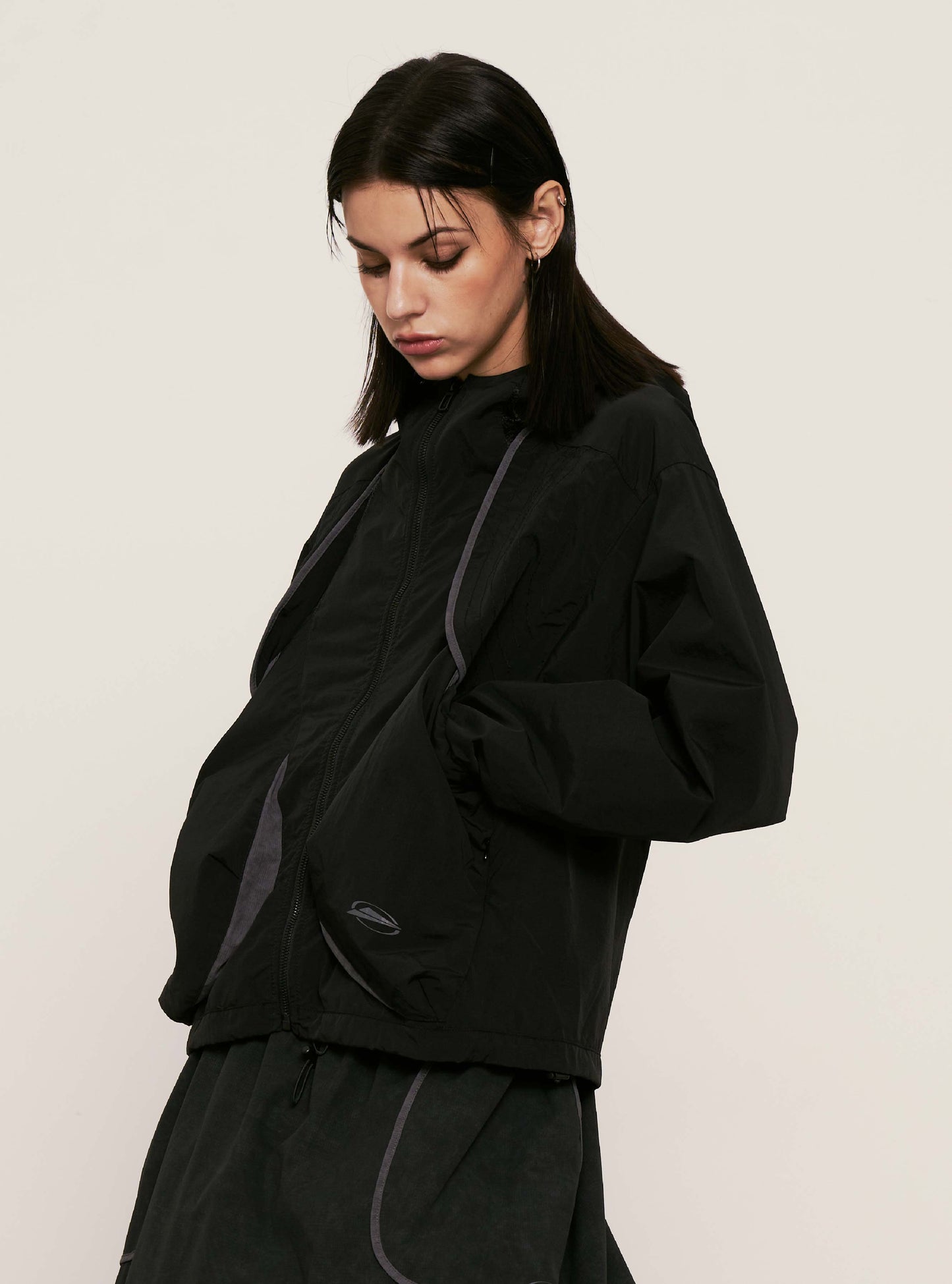 
                  
                    Paneled Lightweight Hooded Jacket Black【L25-39BK】
                  
                