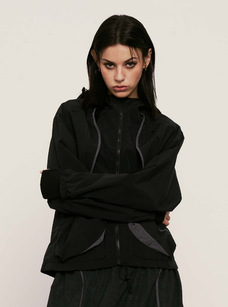 
                  
                    Paneled Lightweight Hooded Jacket Black【L25-39BK】
                  
                