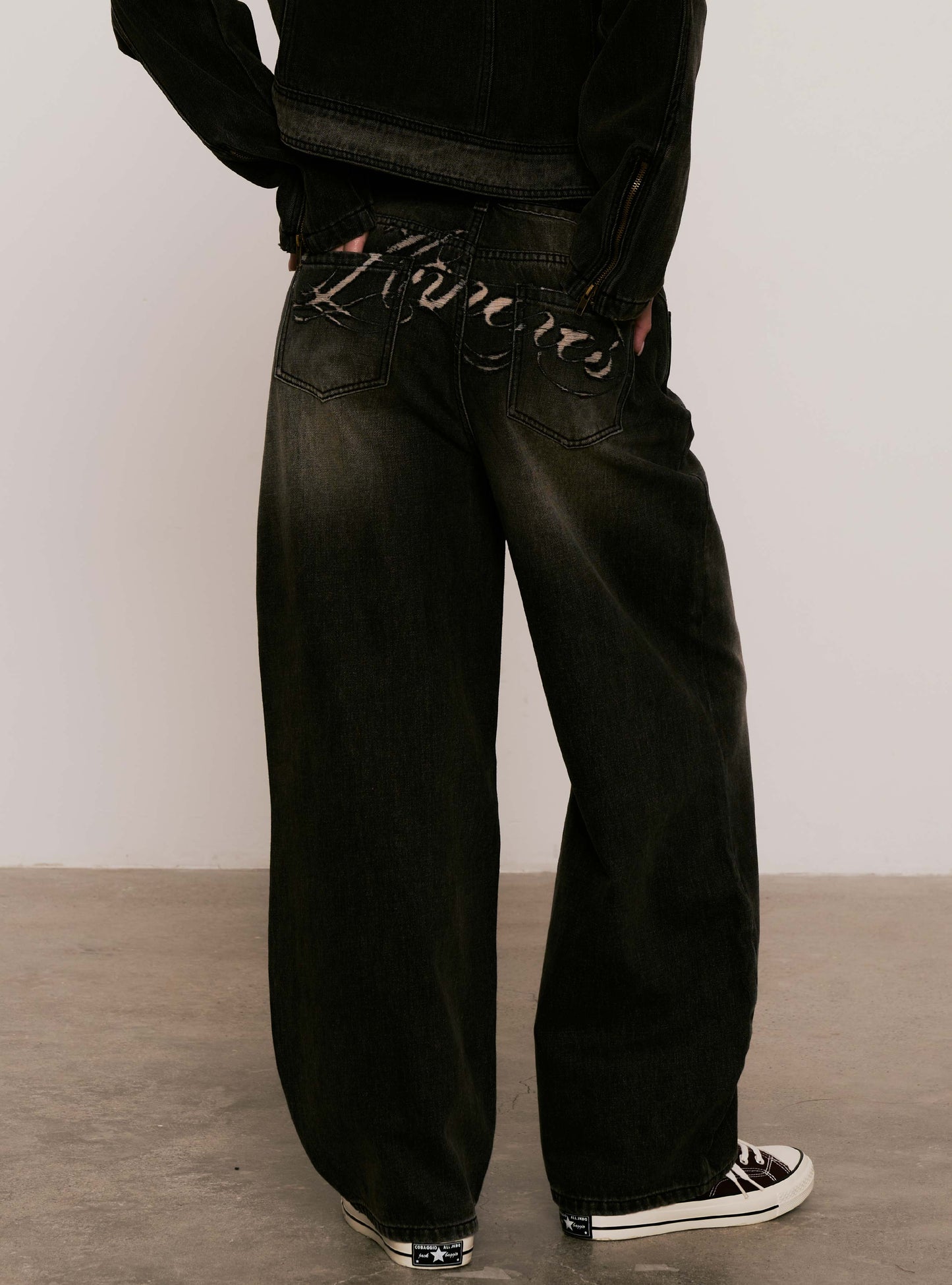 
                  
                    Damage Denim Barrel Leg Jeans Coal Black【L25-36CB】
                  
                