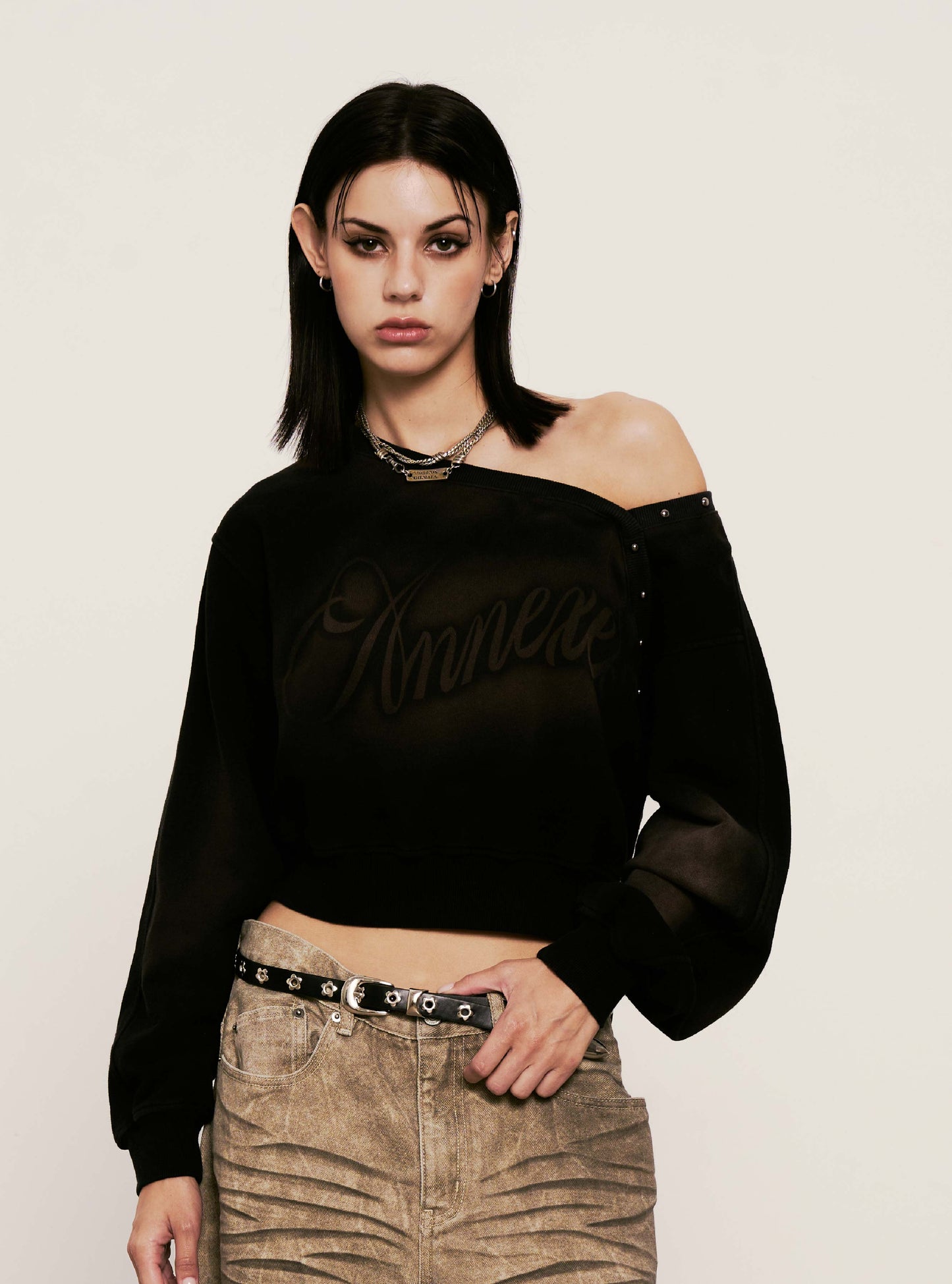 
                  
                    Off-Shoulder Washed Sweatshirt Black【L25-43BK】
                  
                