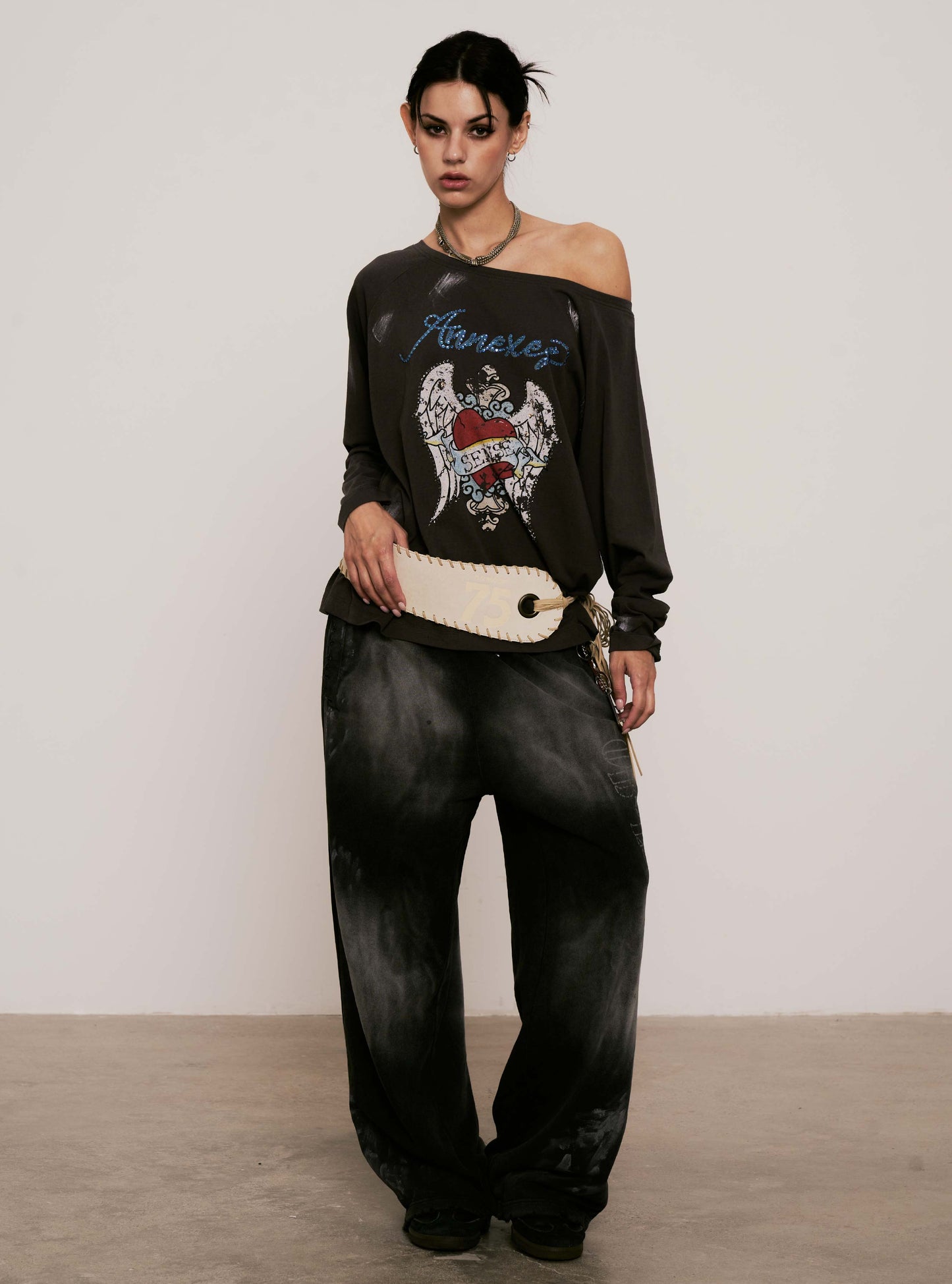 
                  
                    Wings Off-Shoulder Tee Grey【L25-T12GY】
                  
                