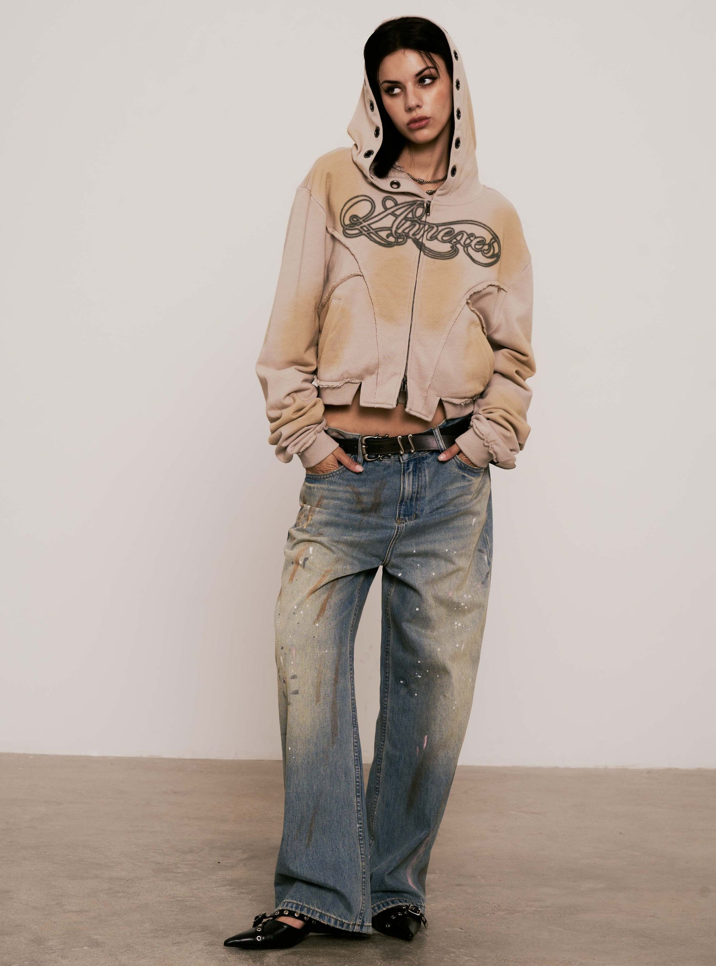 
                  
                    Graphic Cropped Zip-up Hoodie Beige【L25-45BE】
                  
                