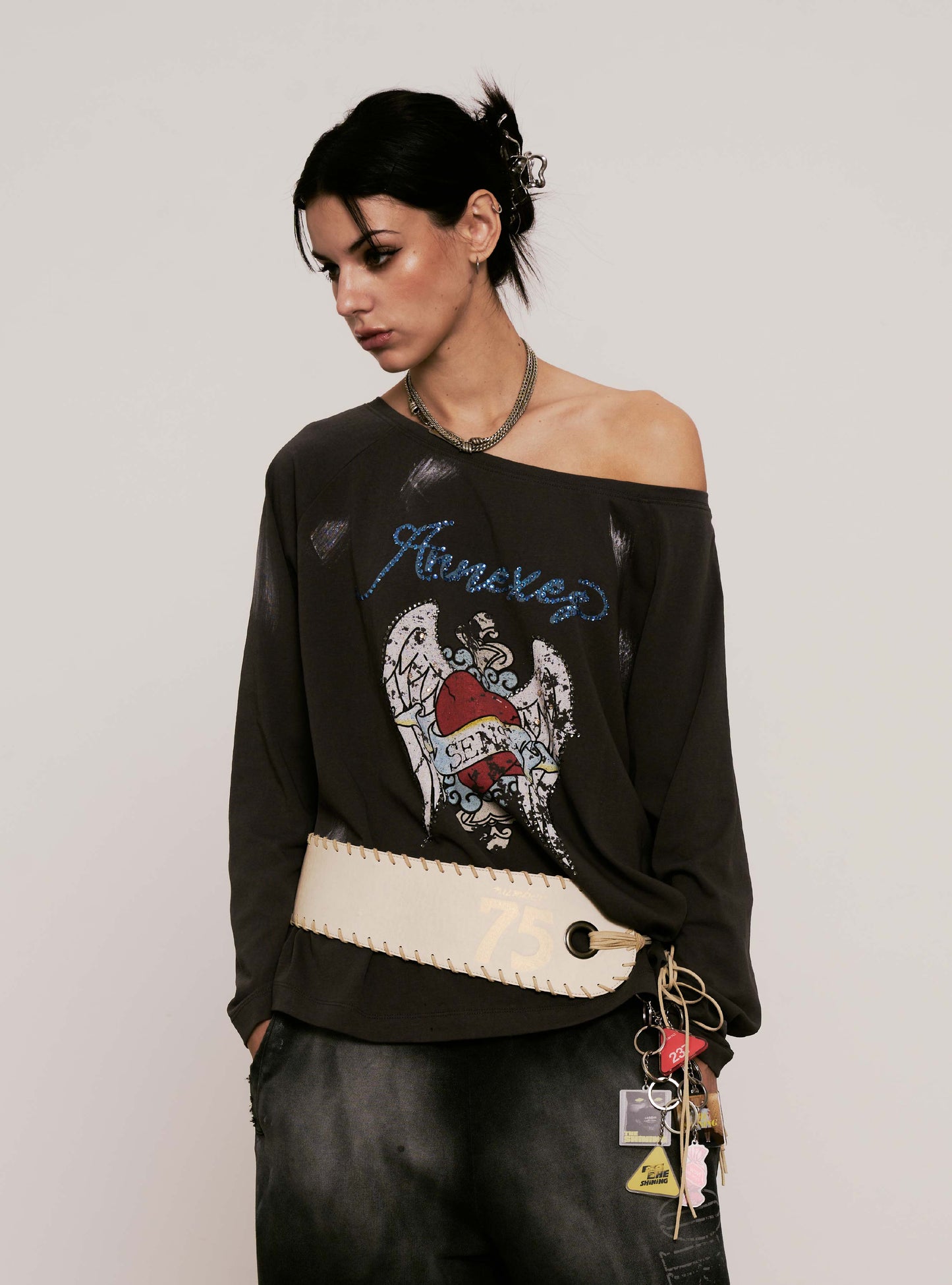 
                  
                    Wings Off-Shoulder Tee Grey【L25-T12GY】
                  
                