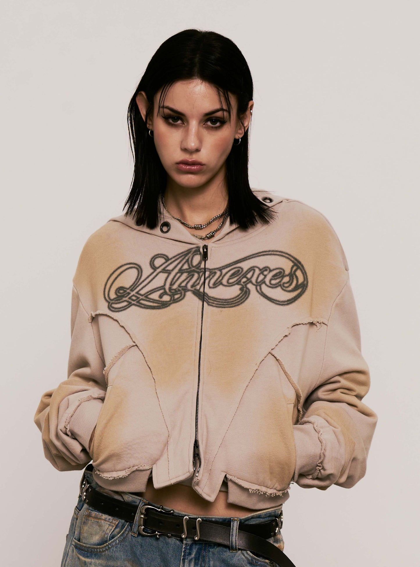 
                  
                    Graphic Cropped Zip-up Hoodie Beige【L25-45BE】
                  
                