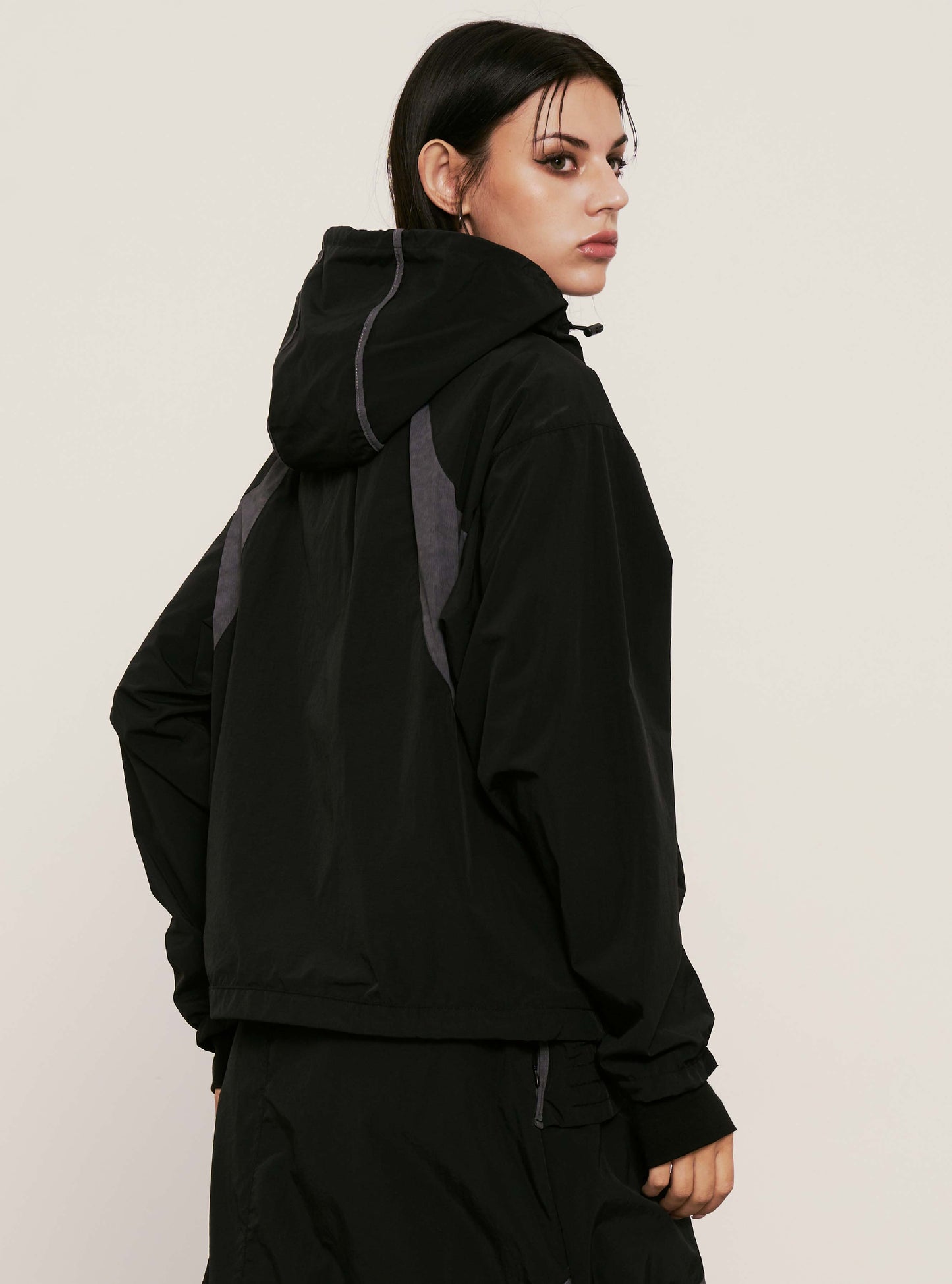 
                  
                    Paneled Lightweight Hooded Jacket Black【L25-39BK】
                  
                