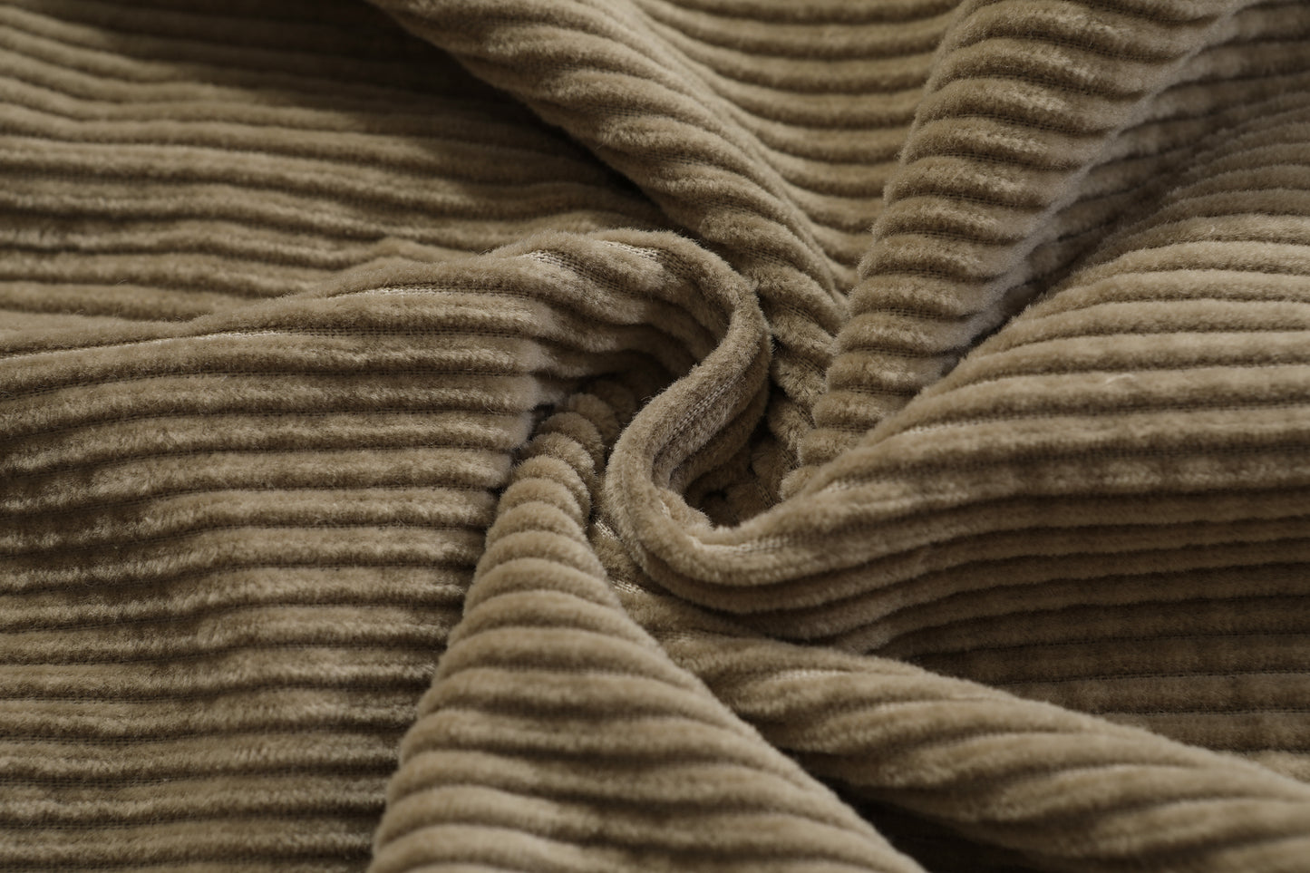 
                  
                    Wide Corduroy Trousers Olive【M21-25OL】
                  
                
