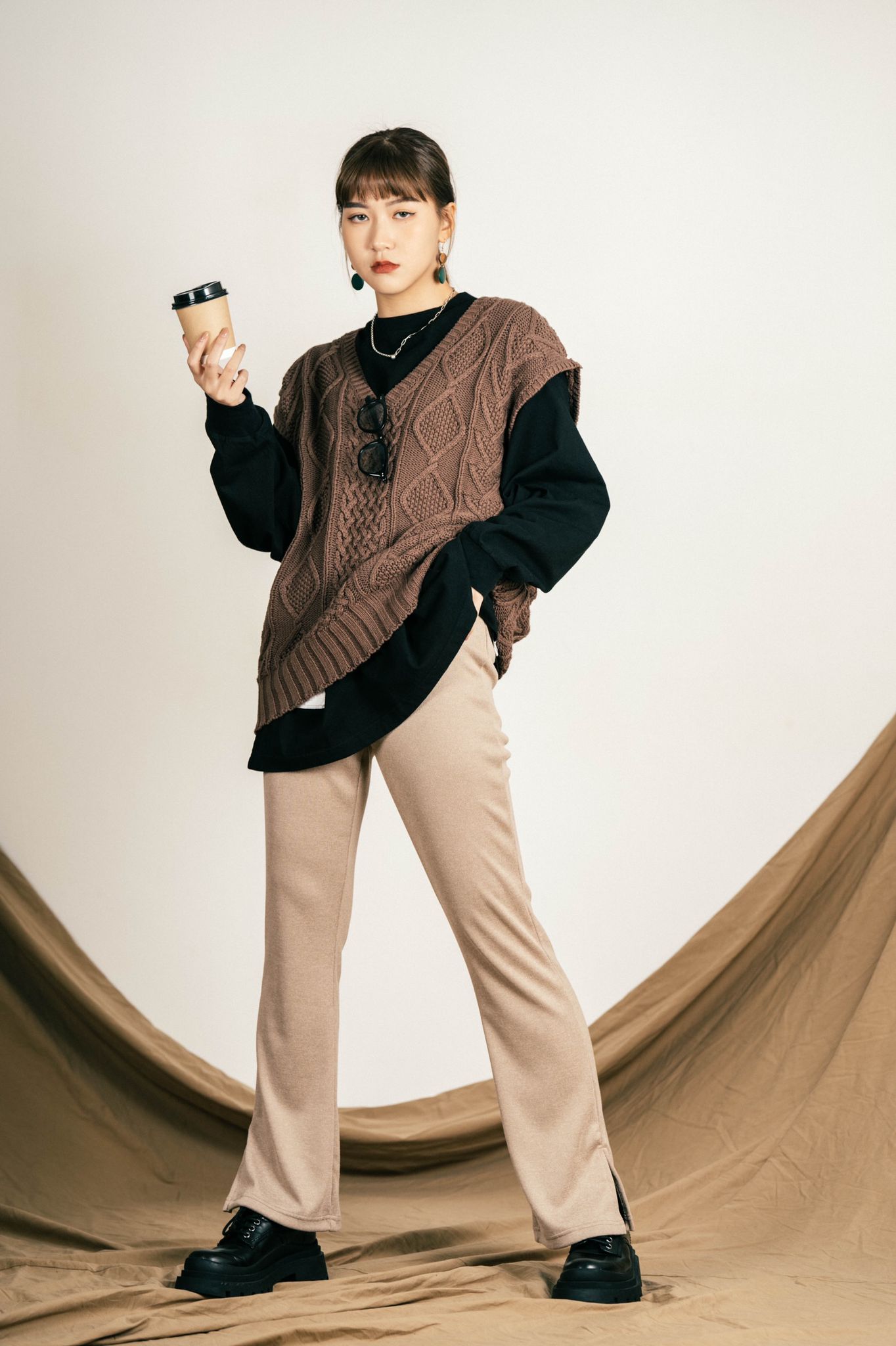 
                  
                    High Waist Flard Pants Beige【L21-42BE】
                  
                