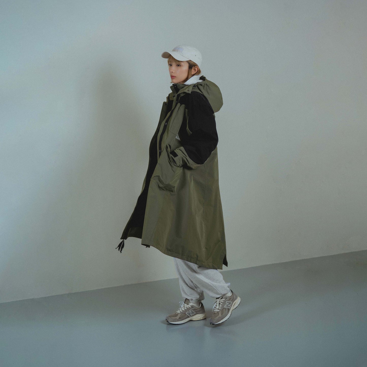 
                  
                    Waterproof Hooded Long Shell Parka Olive【L22-44ol】
                  
                
