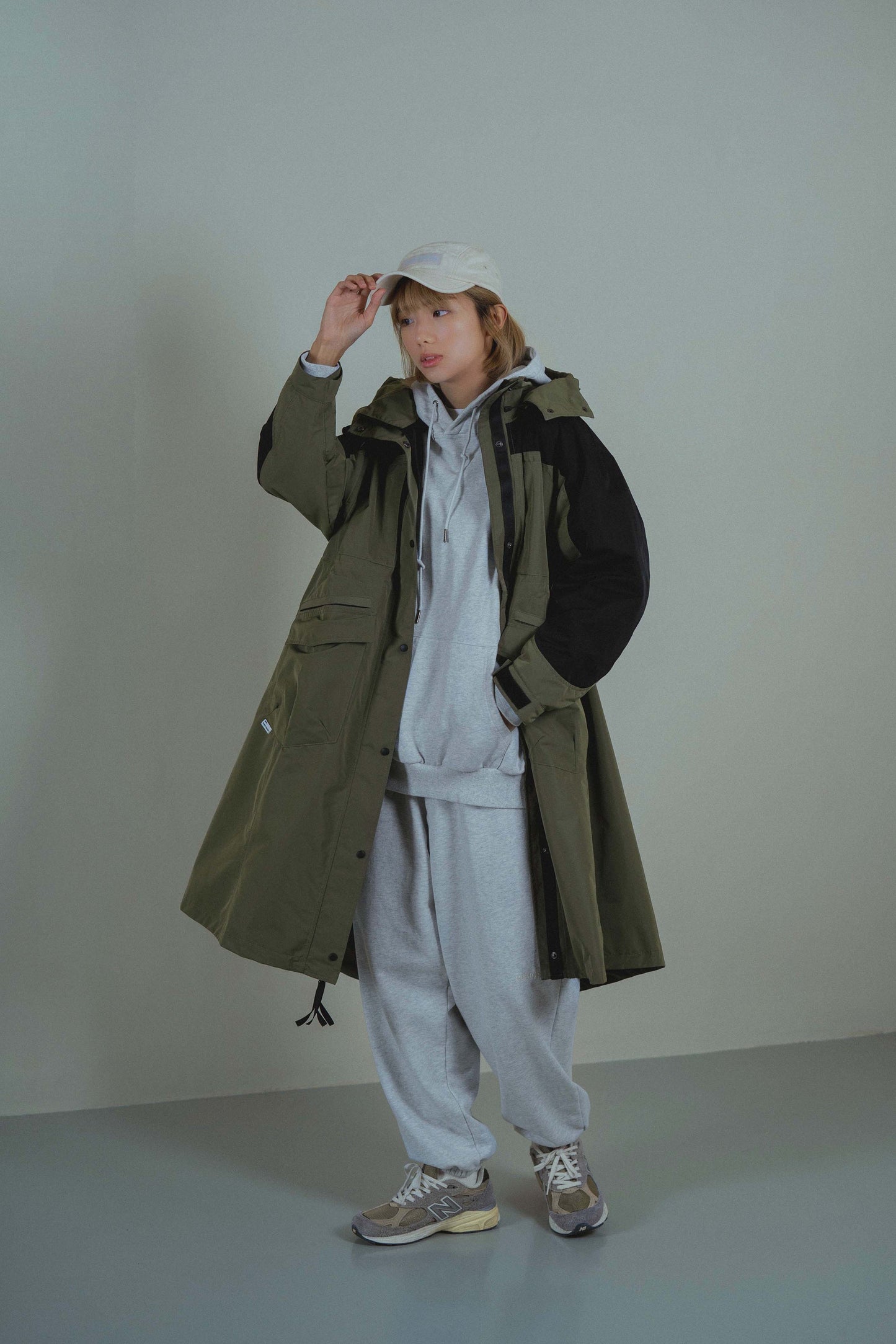 
                  
                    Waterproof Hooded Long Shell Parka Olive【L22-44ol】
                  
                