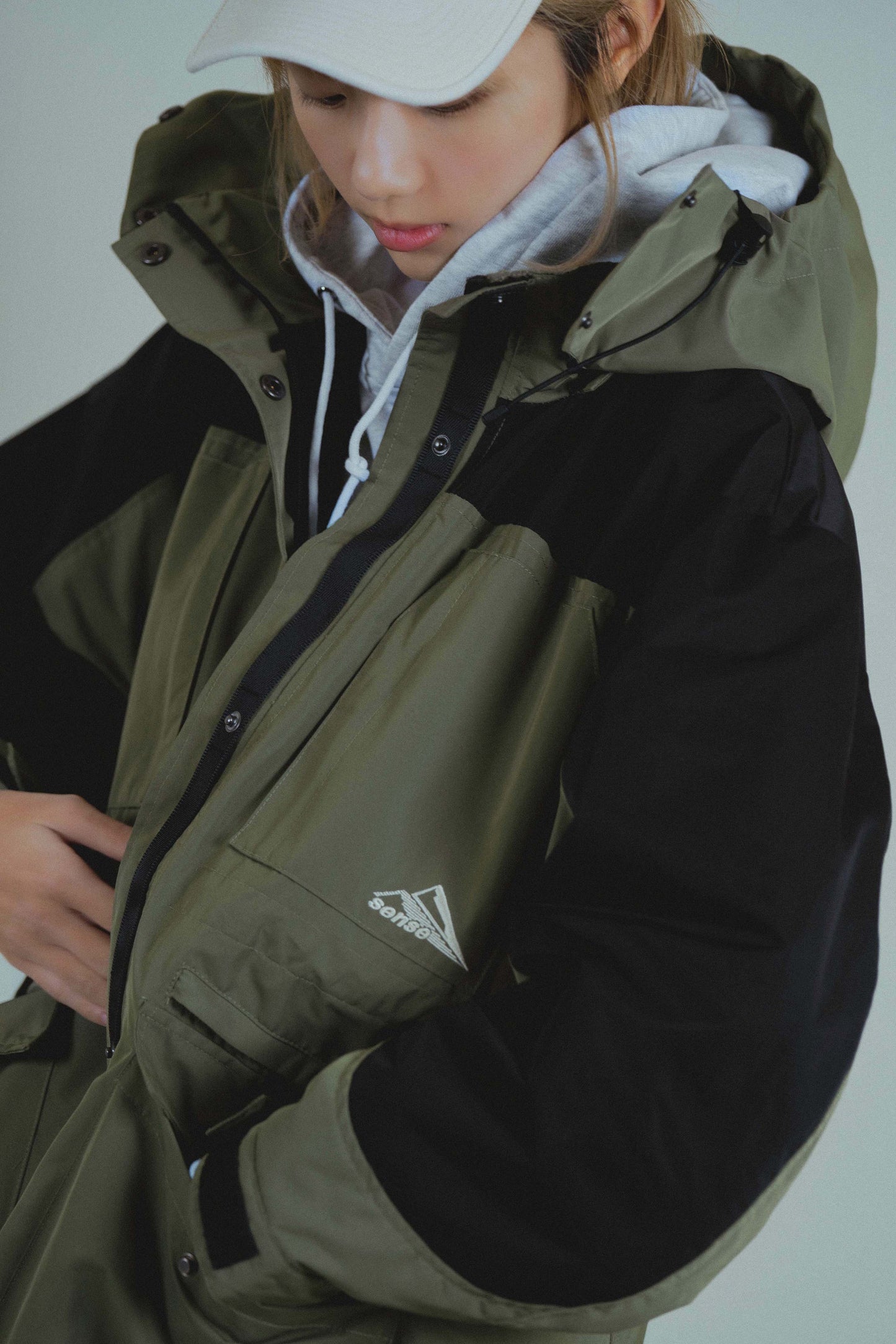 
                  
                    Waterproof Hooded Long Shell Parka Olive【L22-44ol】
                  
                