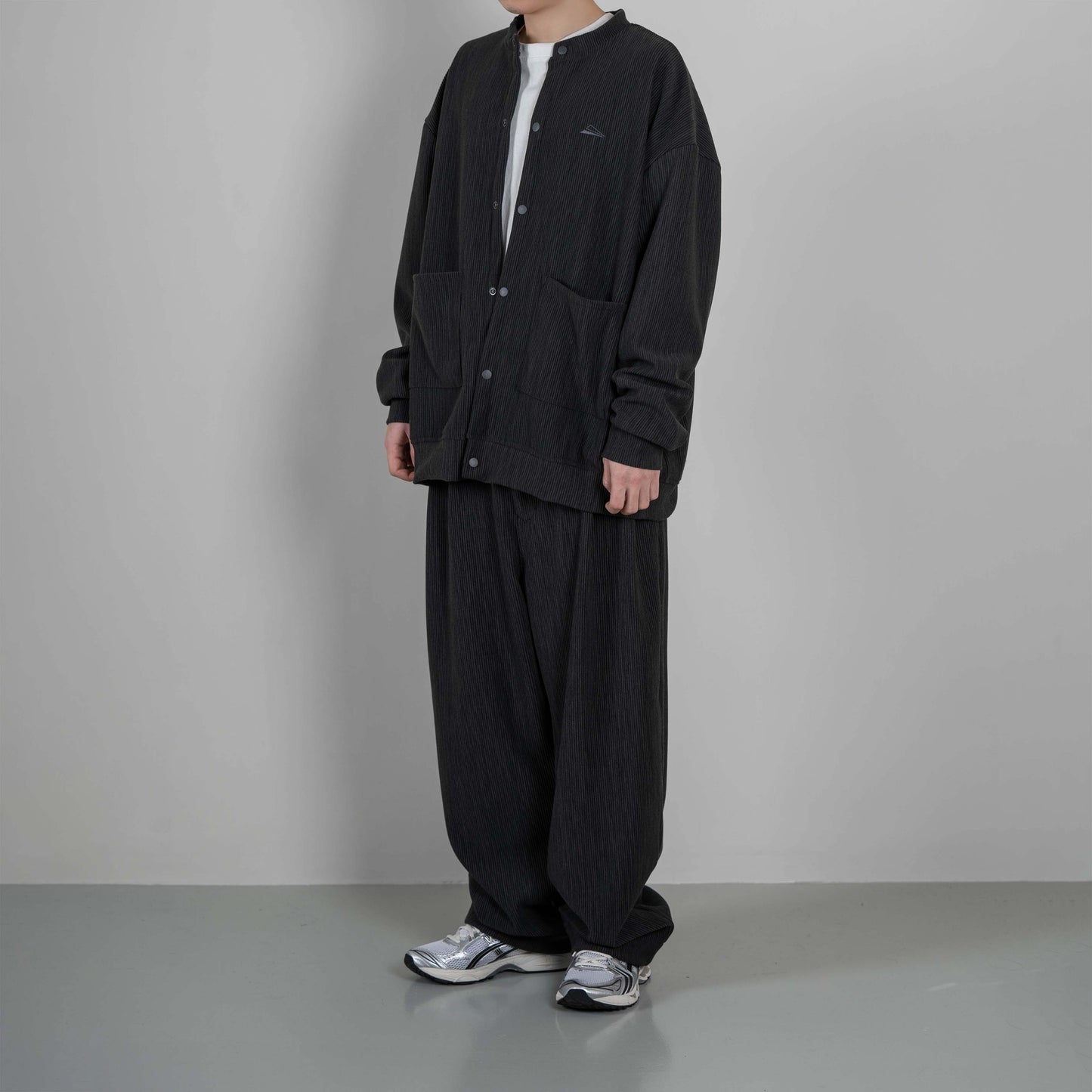 
                  
                    Pleats Wide Cut Pants Dark Grey【M22-53DG】
                  
                