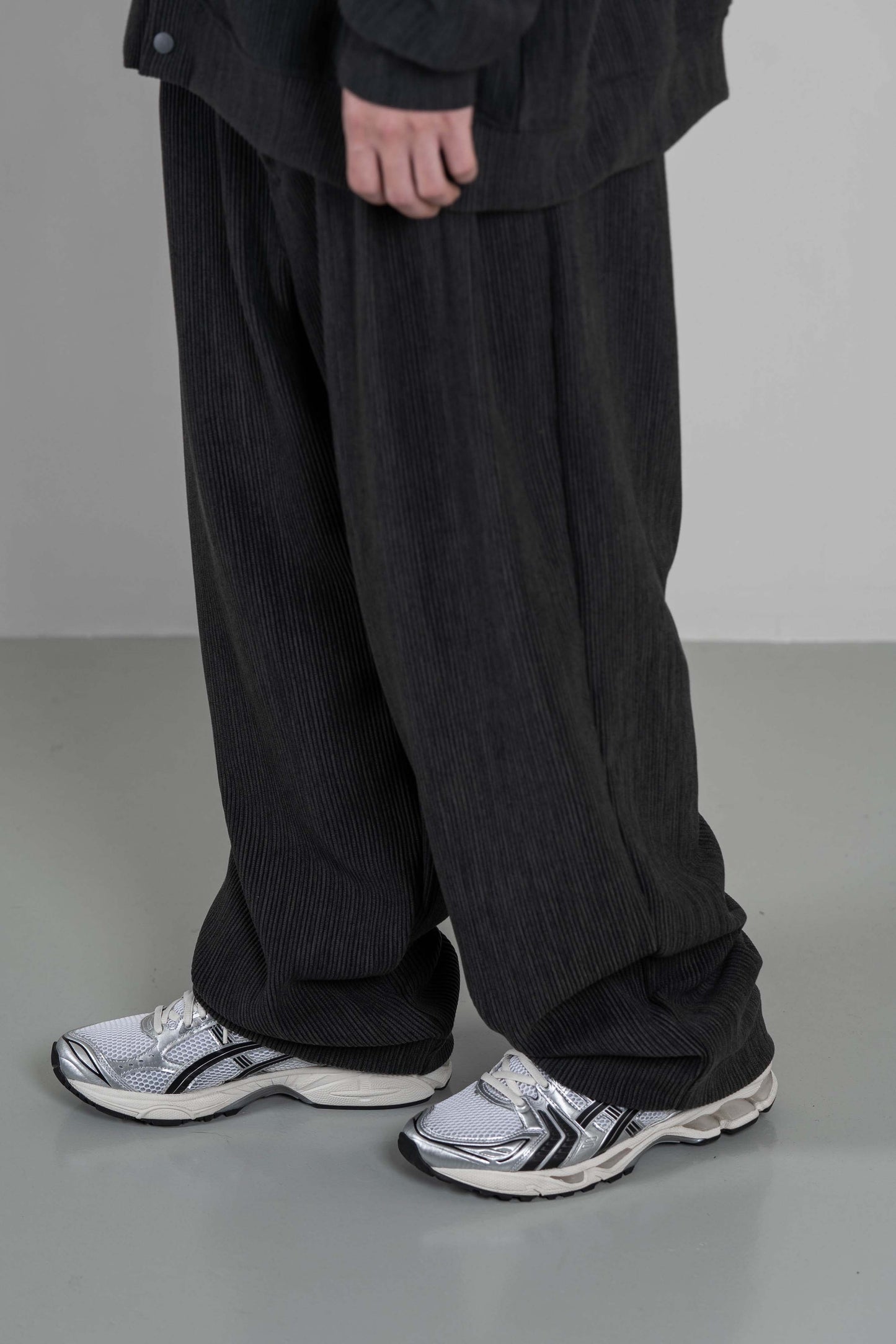 
                  
                    Pleats Wide Cut Pants Dark Grey【M22-53DG】
                  
                