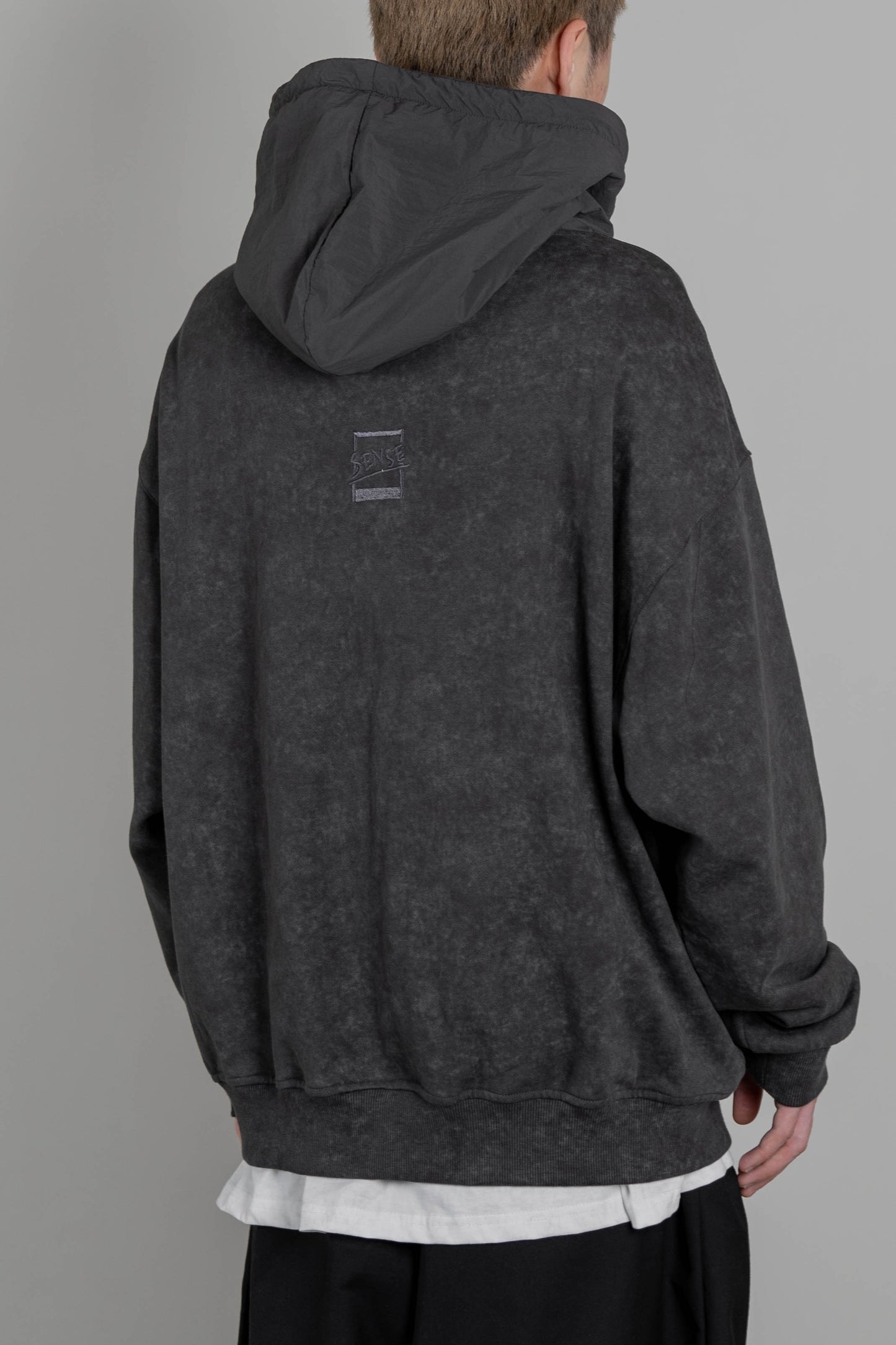 
                  
                    Patch Washed Hoodie Ash Grey【M22-44AG】
                  
                