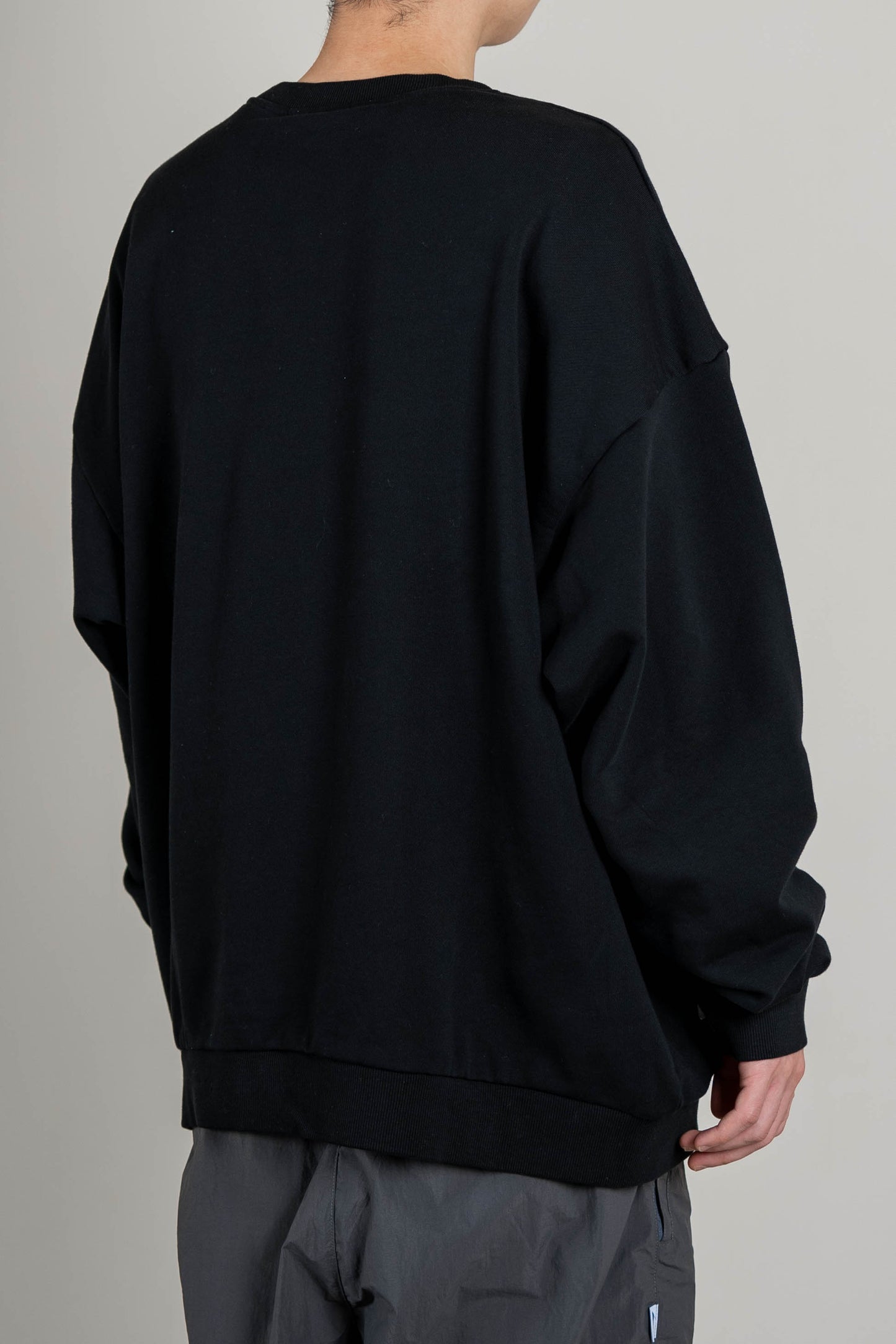 
                  
                    Embroidery Crew Neck Black【M22-52BK】
                  
                