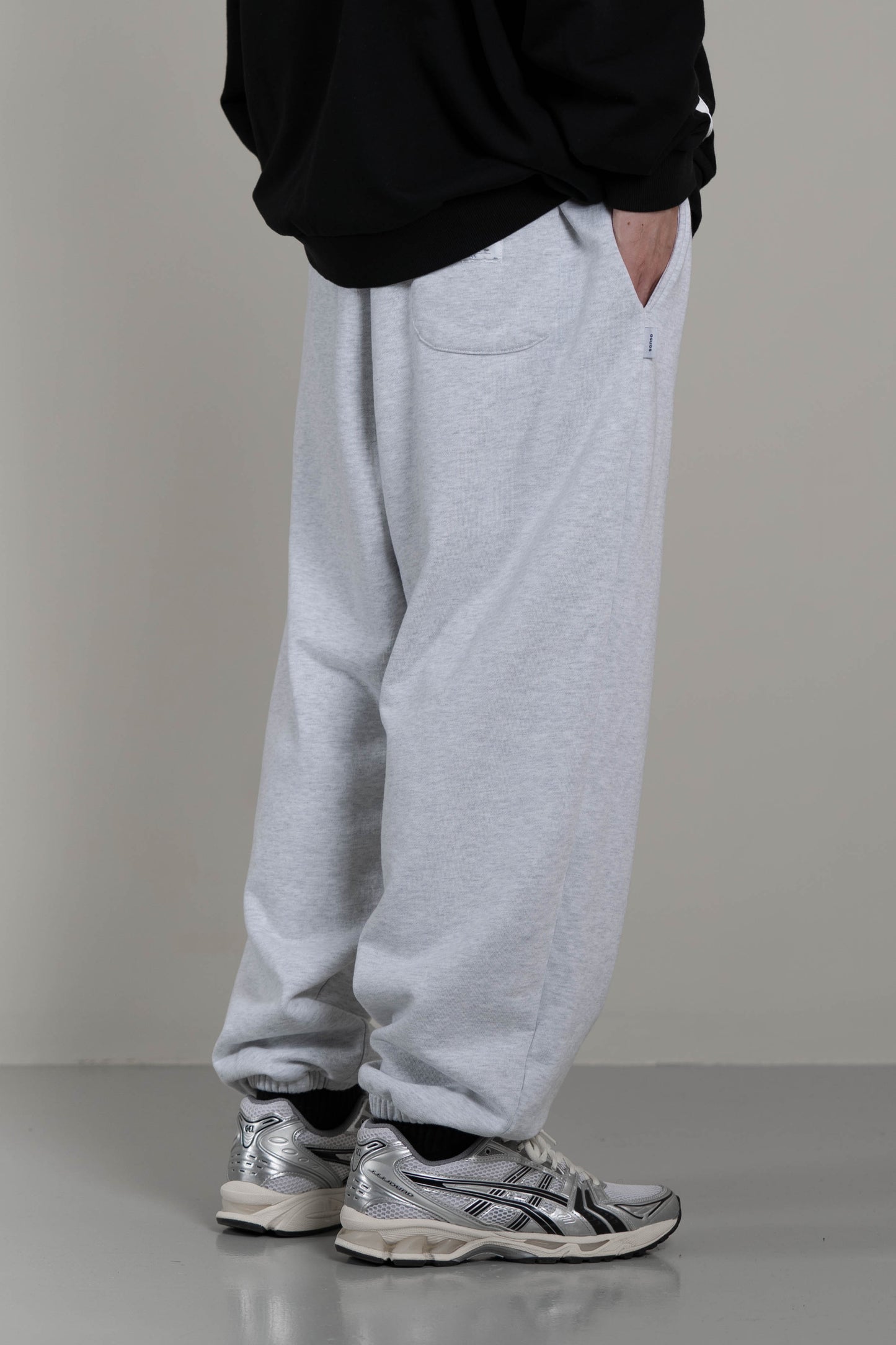 
                  
                    Tech Sweat Pants Light Grey【M22-55LG】
                  
                