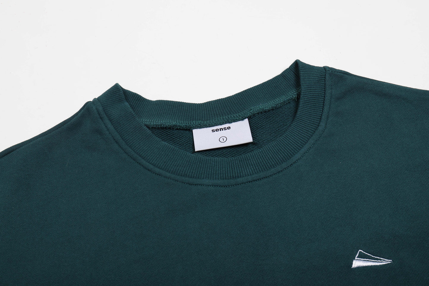 
                  
                    Embroidery Crew Neck Black【M22-52BK】
                  
                
