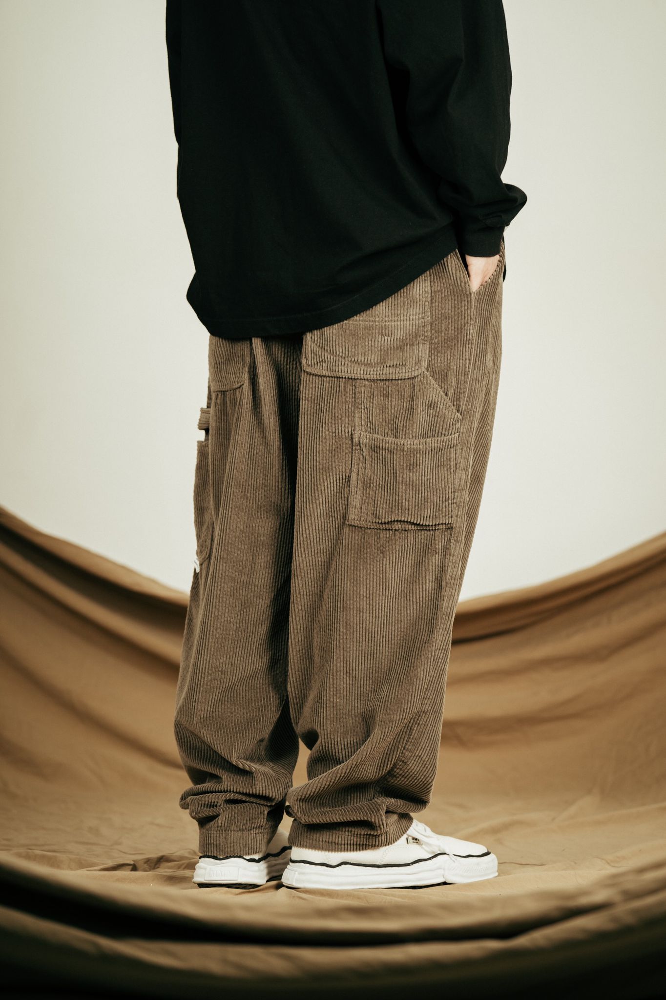 
                  
                    Wide Corduroy Trousers Olive【M21-25OL】
                  
                